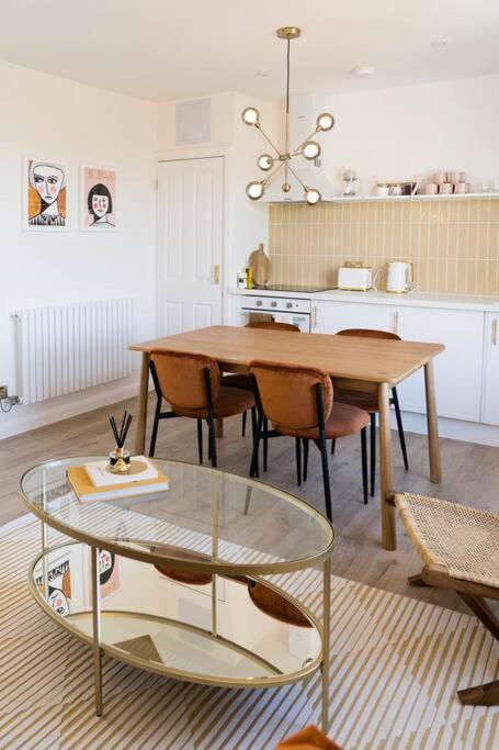 Boutique Apt. - Edge Of Old Town! * Margate