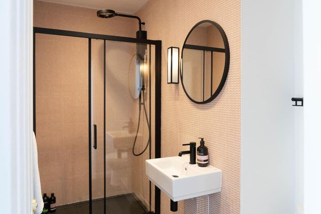 Boutique Apt. - Edge Of Old Town! * Margate